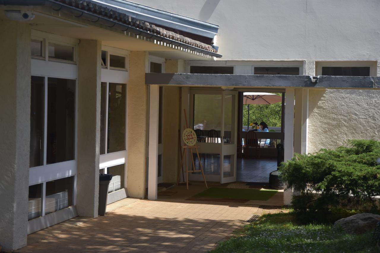Domaine Residentiel De Mazieres Hotel Montcabrier  Exterior photo